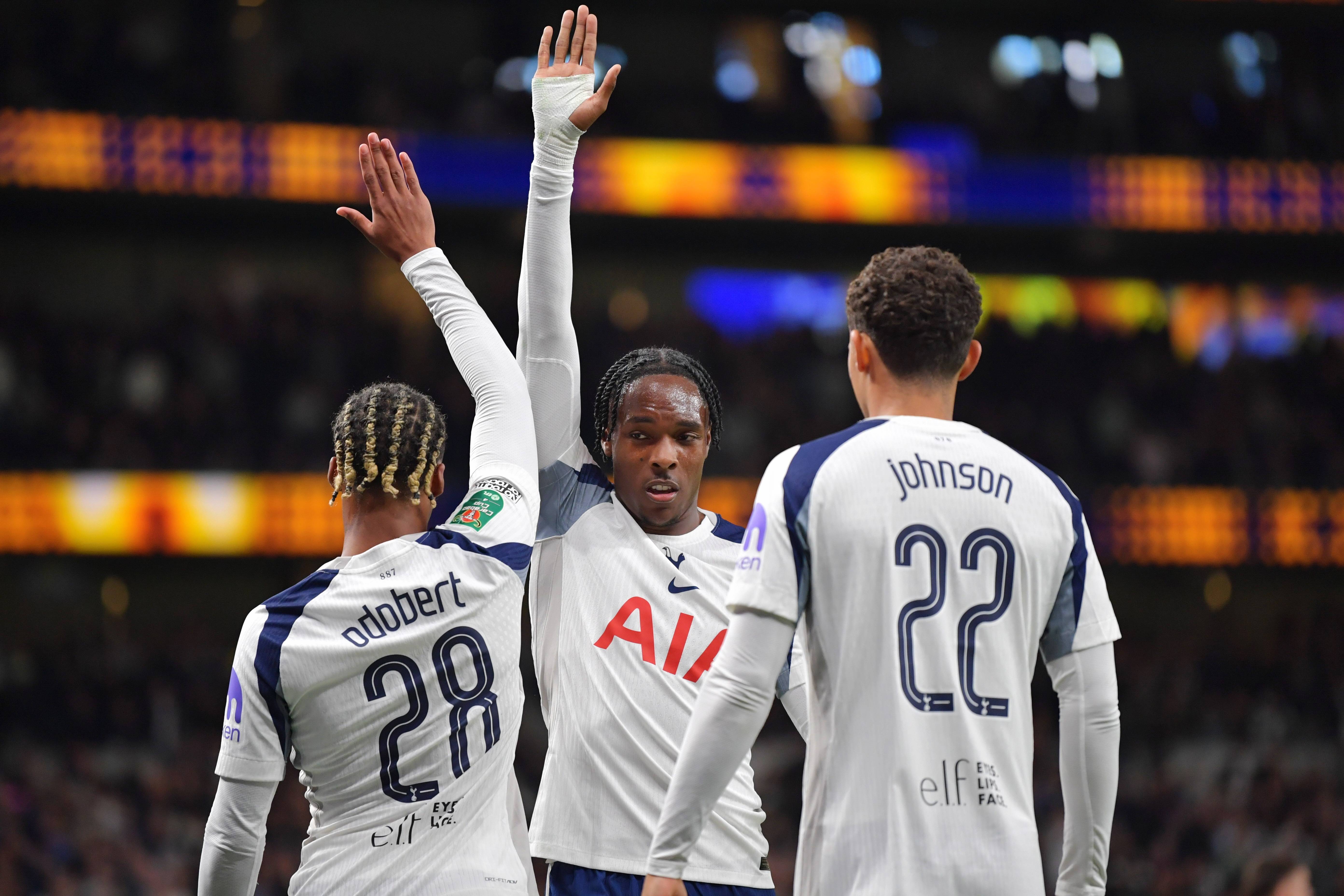 lol攻略-洛杉矶快船迎英超关键赛，清晨刷新队史纪录，气氛紧张，细节决定成败