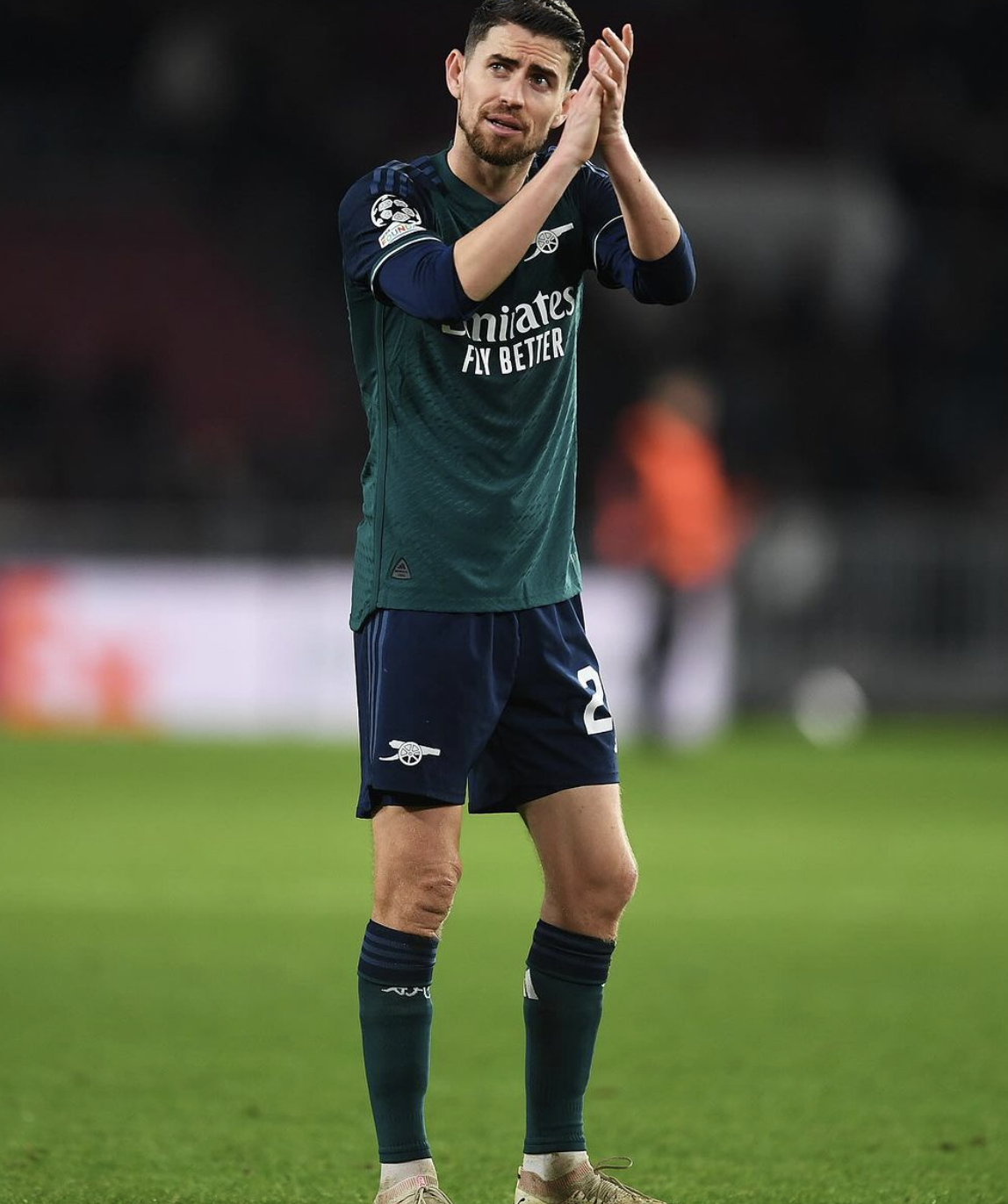 英雄资料-尤文图斯训练开放日；赛前防线松动引欢呼；足总杯在即；赛程密集仍需轮换的简单介绍