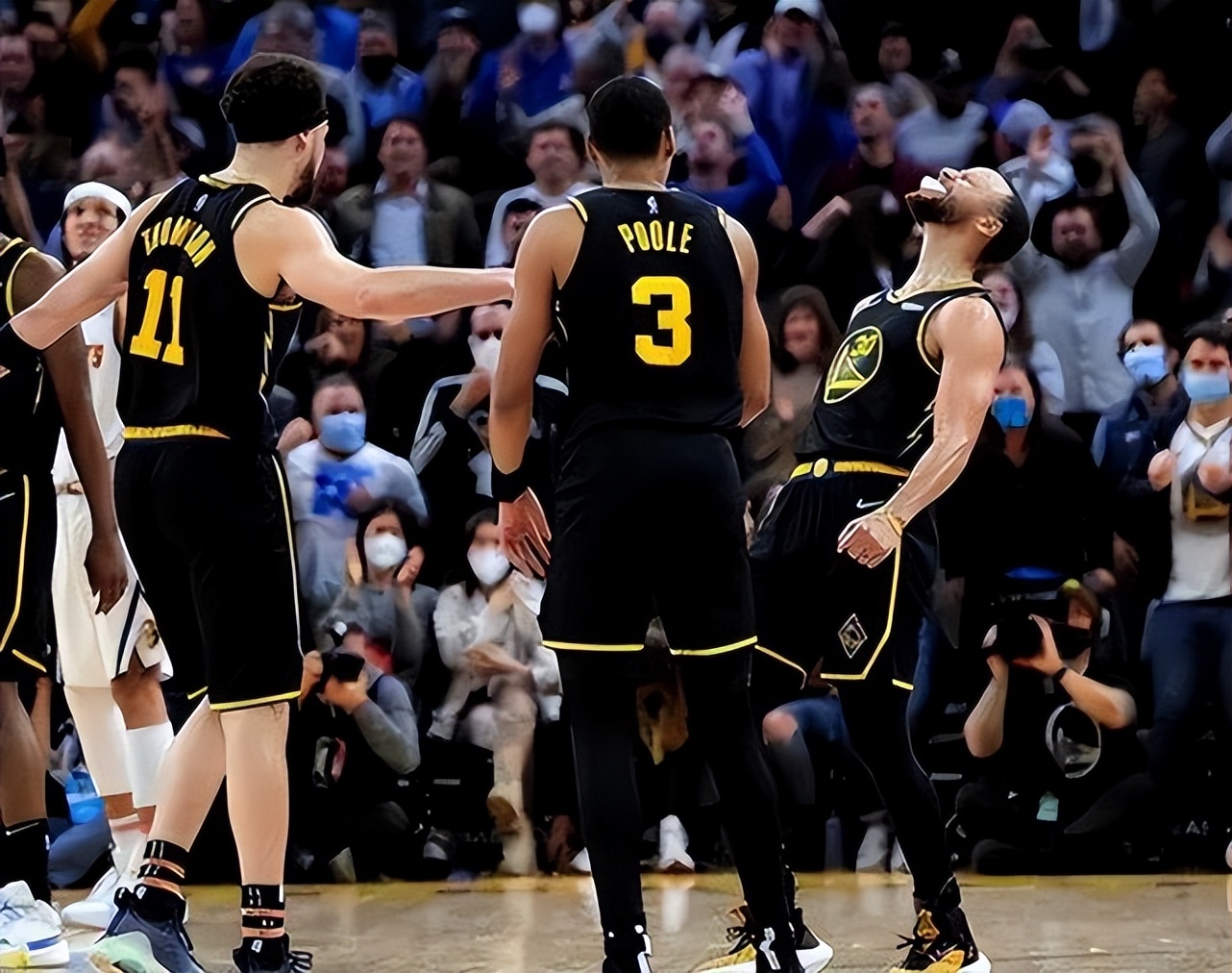 lol视频-包含关键时刻明尼苏达森林狼遗憾出局：英超节点到来；气氛紧张；临场指挥获称赞的词条