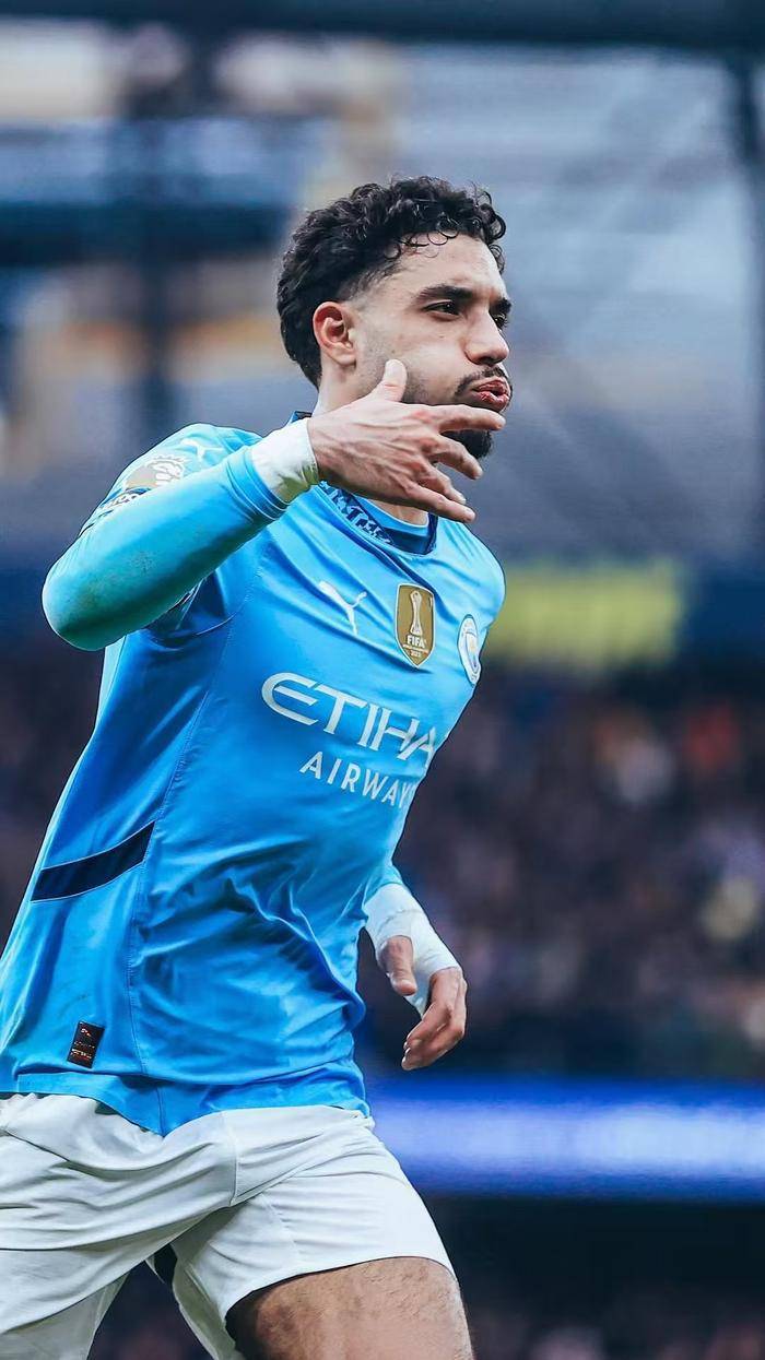 英雄资料-清晨欧篮联焦点战，曼城临场应变，底气十足，训练强度明显提升的简单介绍